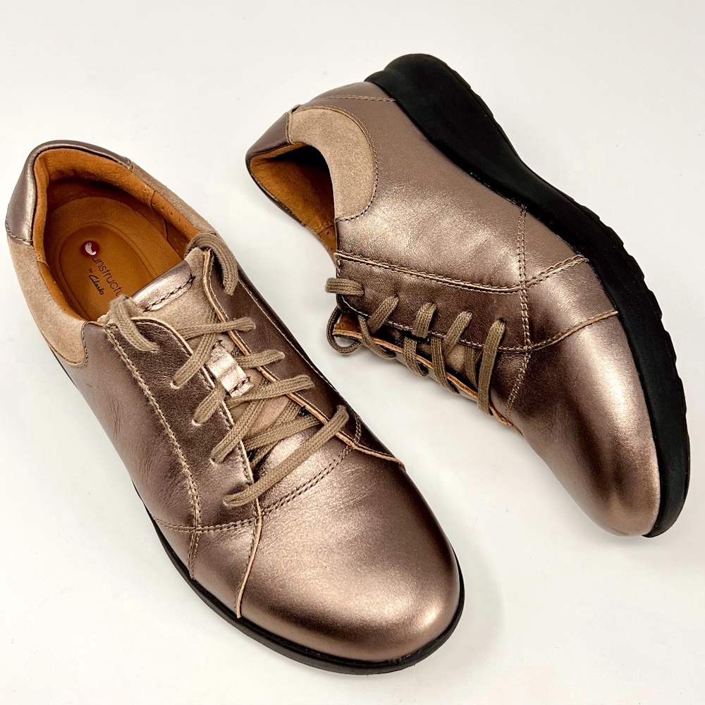 Clarks Unstructured Un Adorn metalic women's lace up leather/suede sneaker sz 7